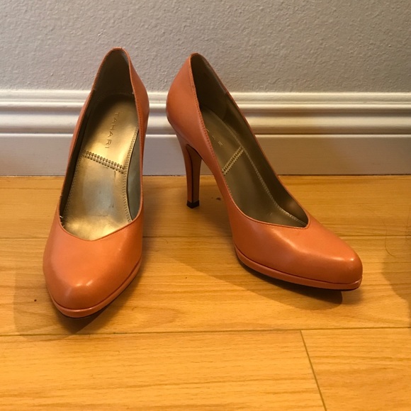 Tahari Pumps