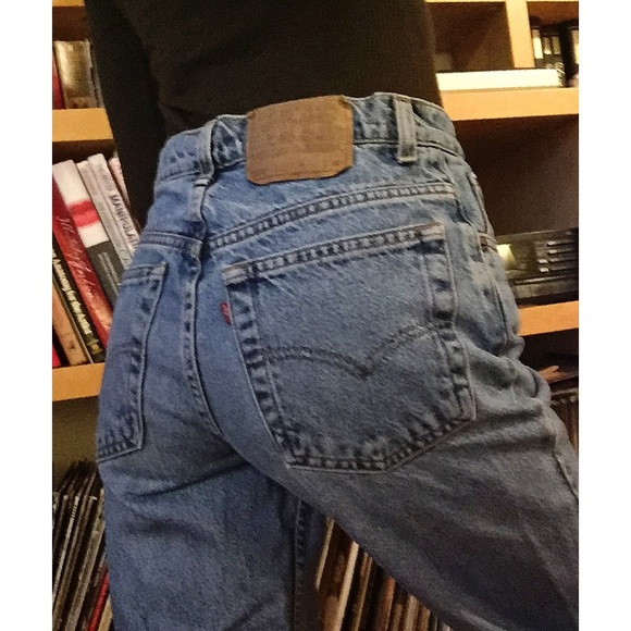 🚫SOLD🚫🎃Vintage Medium Wash Levi's 27🎃 - Picture 2 of 3