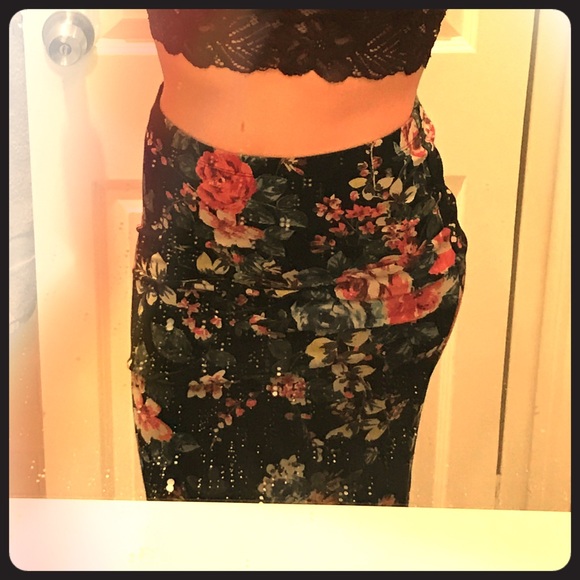 Stretchy floral midi skirt