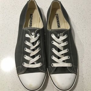Lightly used converse sneakers