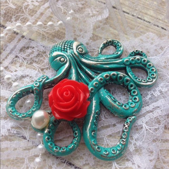 Vintage inspired patina octopus brooch - Picture 3 of 4