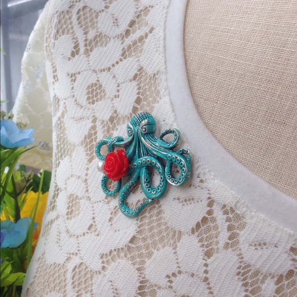 Vintage inspired patina octopus brooch - Picture 4 of 4