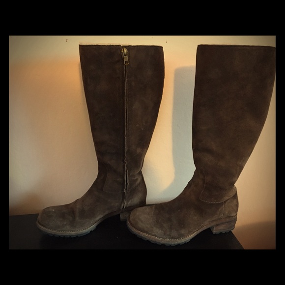 Chestnut Brown Ugg Suede boots