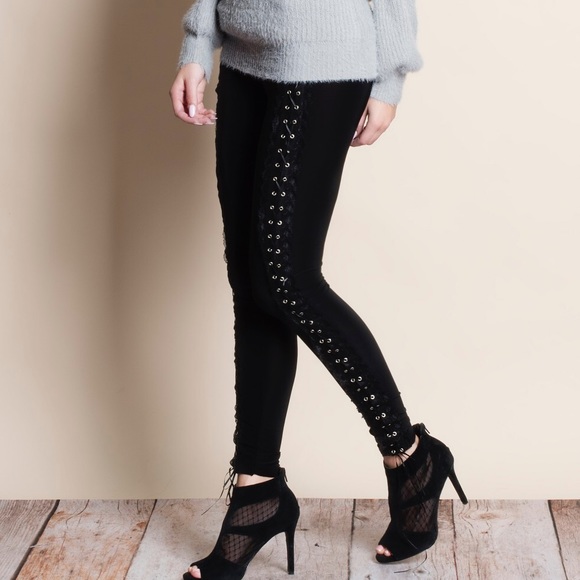 Lace Up Leggings - Picture 2 of 4