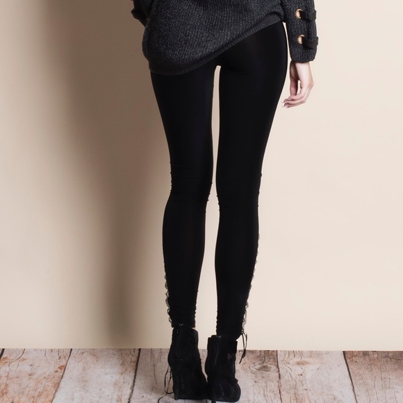 Lace Up Leggings - Picture 3 of 4