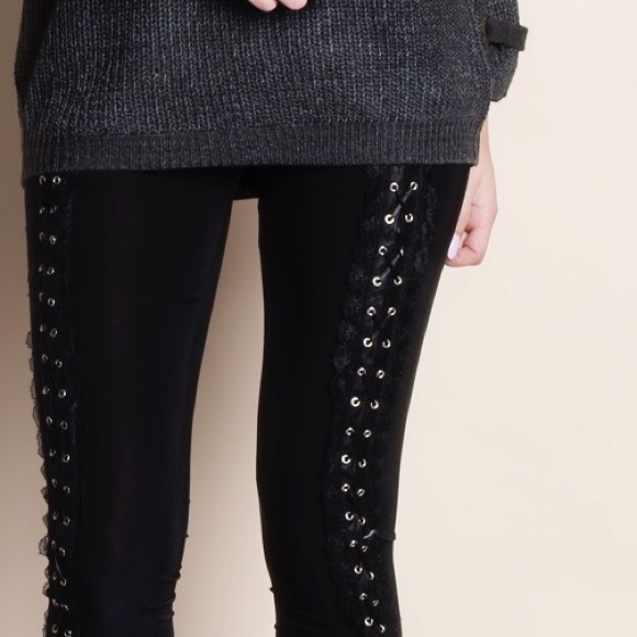 Lace Up Leggings - Picture 4 of 4