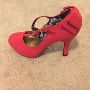 Red heels with bow
