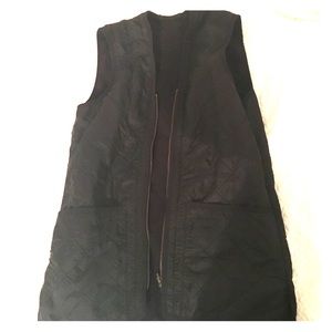 Black quilted Barbour vest size small