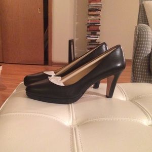 Cole Haan Black 3" Almond Toe Pumps size 7