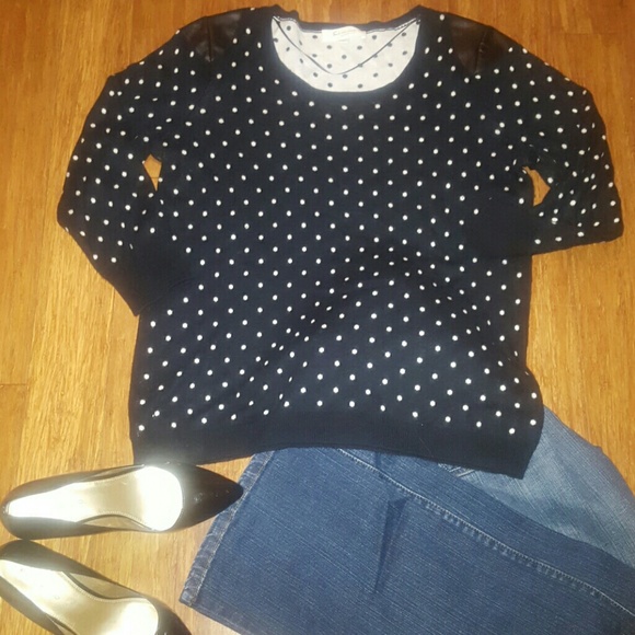Adorable polka dot sweater w patches on shoulders - Picture 1 of 4