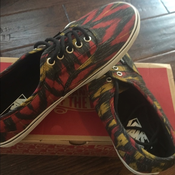 VANS tennis shoes sneakers NEW