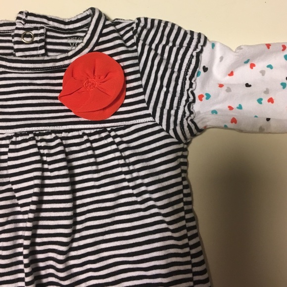 Carter's onesie - Picture 2 of 2