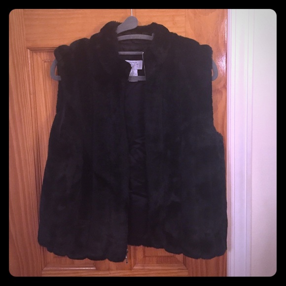 Ann Taylor Faux Fur Vest NWT - Picture 1 of 2