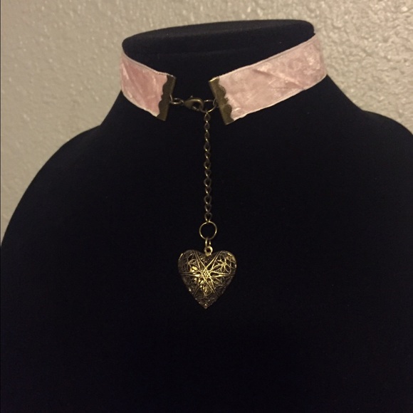 Vadanya Choker