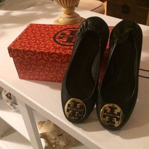 Tory burch flat shoes!