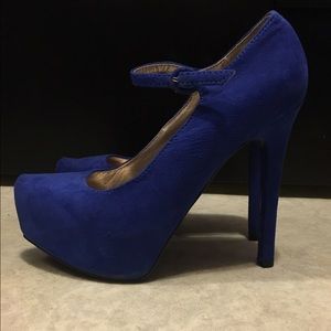 Royal blue suede pumps