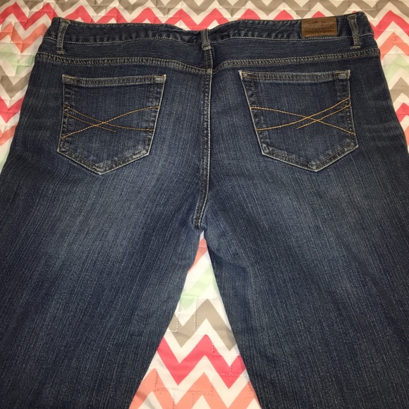 Aeropostale Hailey Flare Jeans.  17/18