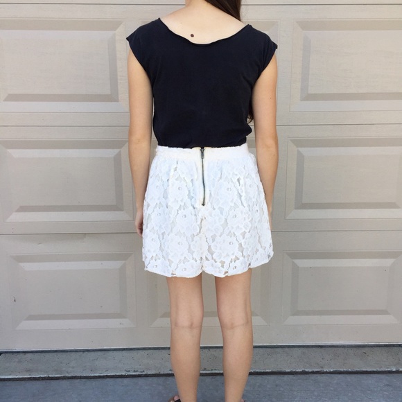 Lace Zippered Skirt - Picture 4 of 4