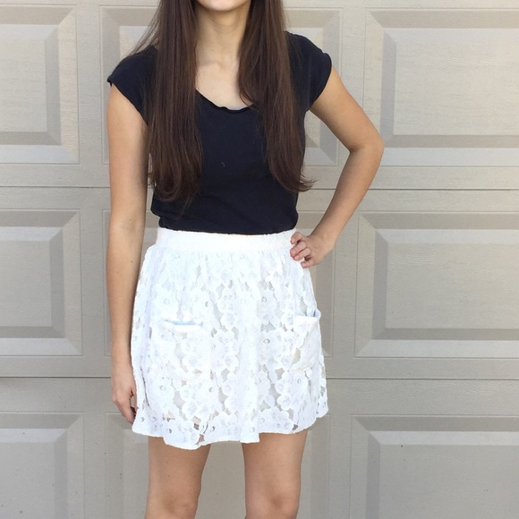 Lace Zippered Skirt - Picture 3 of 4