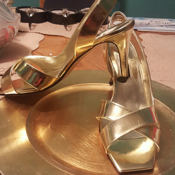 Gold heeled dress shoes