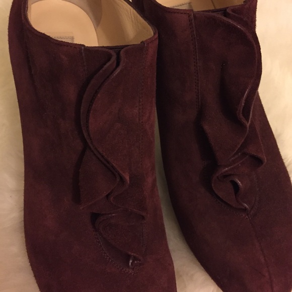 Valentino Ruffle suede ankle booties - Picture 2 of 4