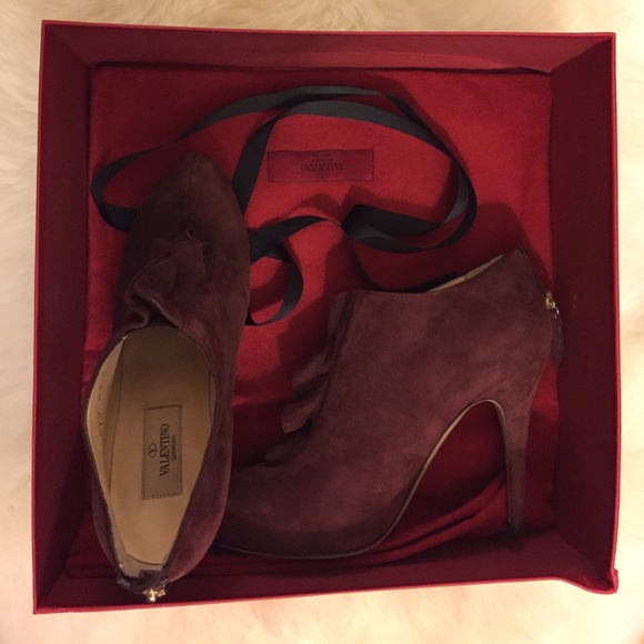 Valentino Ruffle suede ankle booties - Picture 4 of 4