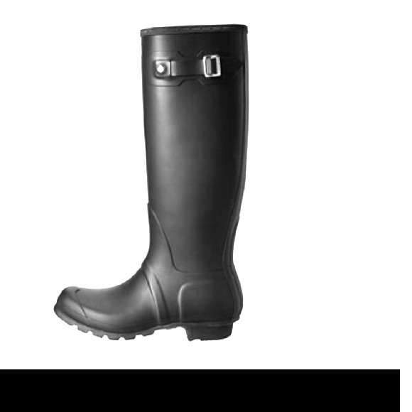 Matte black hunter rain boots!