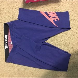 SOLD--Nike swoosh leggings