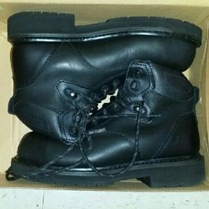 Steel toe unisex workboots/ size 6 women size 8men