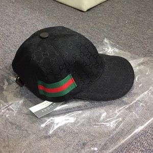GUCCI controllato cap NWT !!