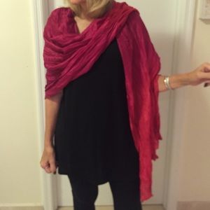 Eileen Fisher silk fusia ombré scarf