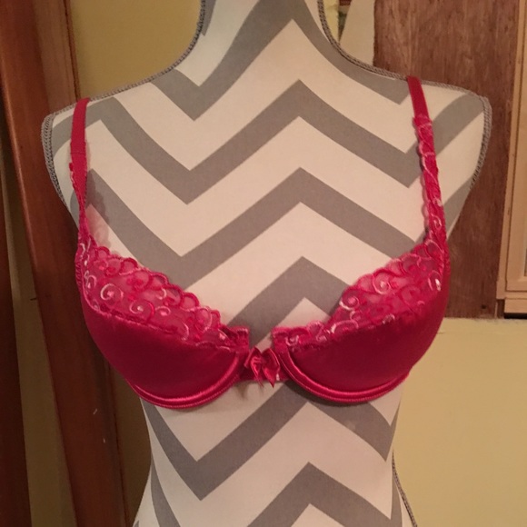 Victoria's Secret. Size 34A.
