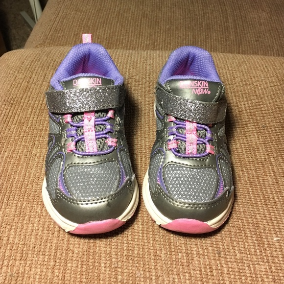 Kids tennis shoes