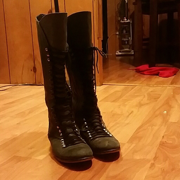 Steven madden lace up boot w/red zipper