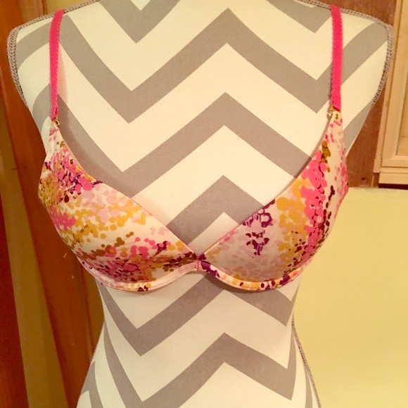 Victoria's Secret Miracle bra size 34A.