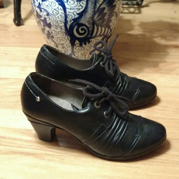 Pikolinos black leather oxford pump