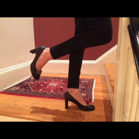 Stuart Weitzman quilted leather pumps