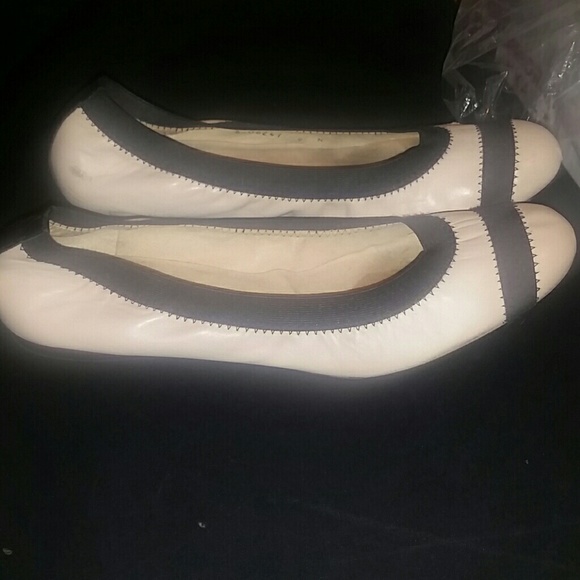 Preowned Cream color Stuart  Weitzman flats - Picture 3 of 4