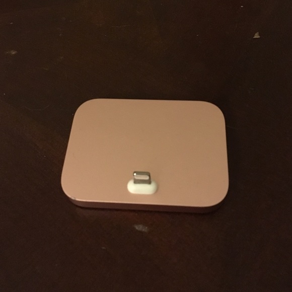I Phone charging dock - Rose Gold