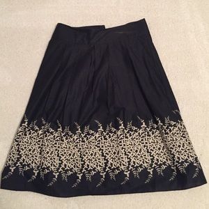 Banana Republic black embroidered skirt