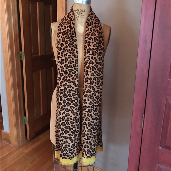 Leopard Scarf - Picture 2 of 2