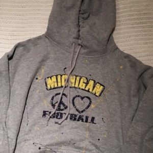 Michigan sweatshirt ☮️💗🏈