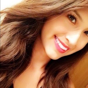 Meet your Posher, Dafne