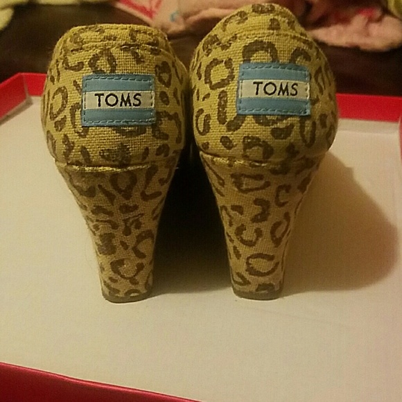 TOMS - Picture 3 of 4