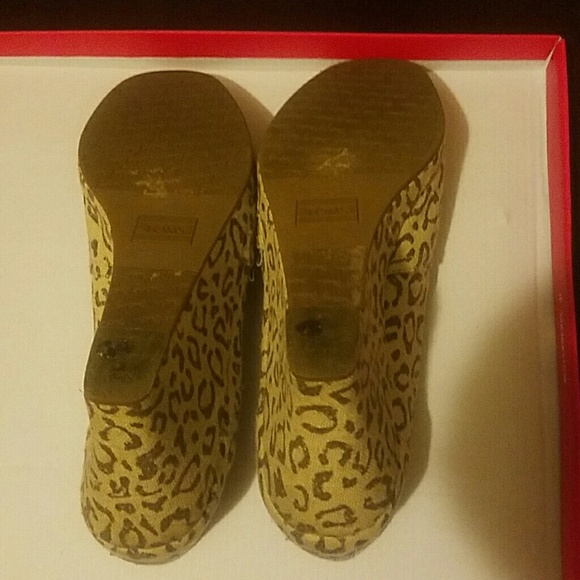 TOMS - Picture 4 of 4