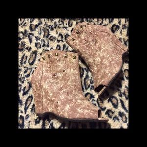 Peep toe Booties 5.5