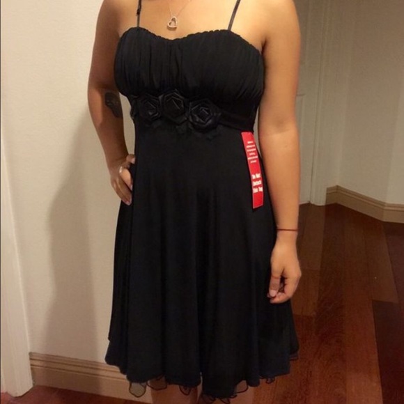 New black dress medium size with tag