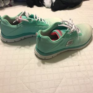 Sketchers memory foam tennis shoes