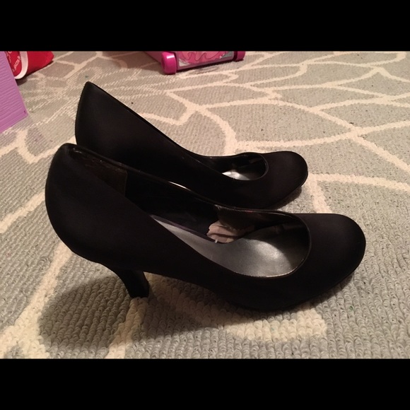 Madden girl black satin pumps sz 10 - Picture 1 of 4