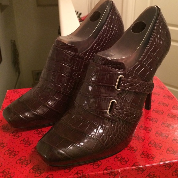 Woman's Guess Shoes
